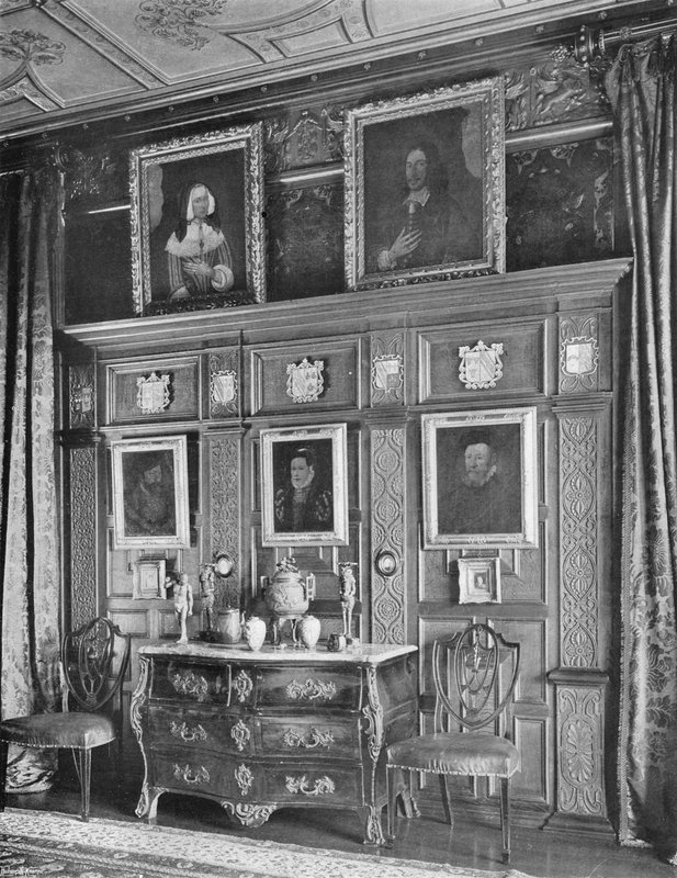 Paneling na sala de desenho de Charles Latham