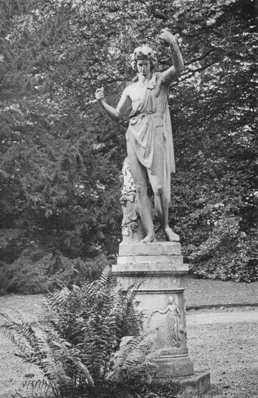 Ribston Hall: uma estátua de jardim de Charles Latham