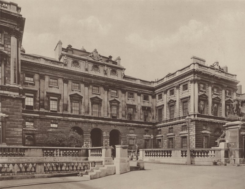 Somerset House, Vista no Pátio da Corte de Charles Latham