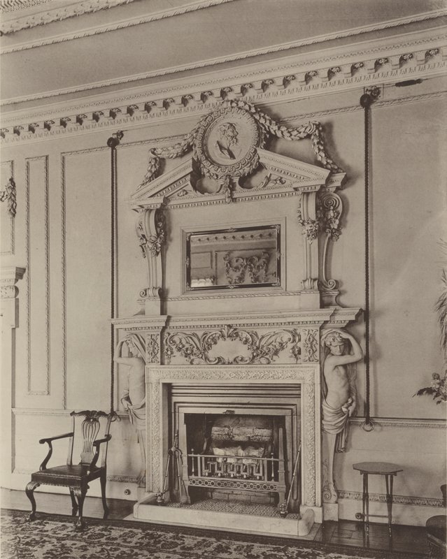 Stoke Hall, Derbyshire, Peças de chaminé de sala de desenho de Charles Latham