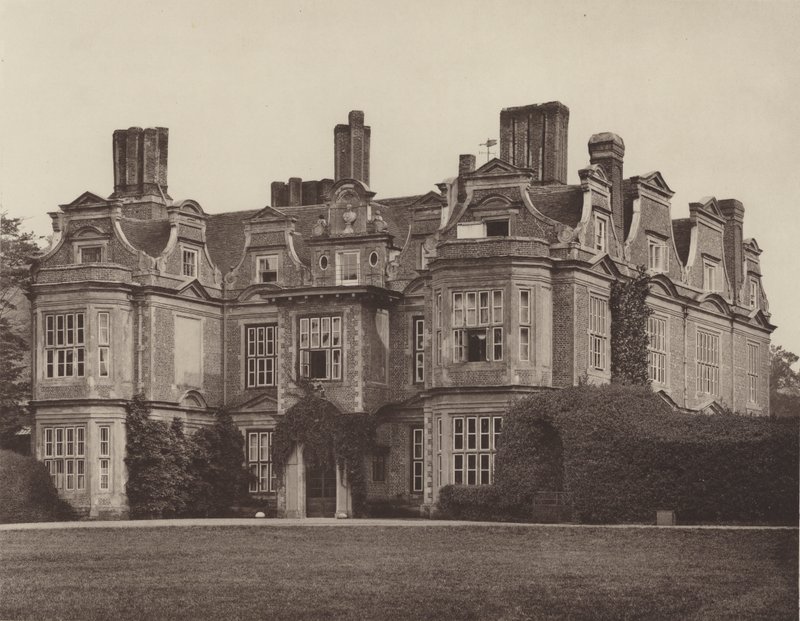 Swateley Hall, Uxbridge, a frente de entrada de Charles Latham