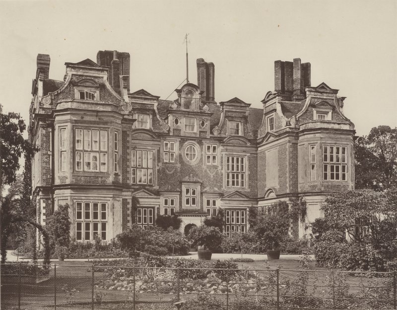 Swateley Hall, Uxbridge, a frente do jardim de Charles Latham