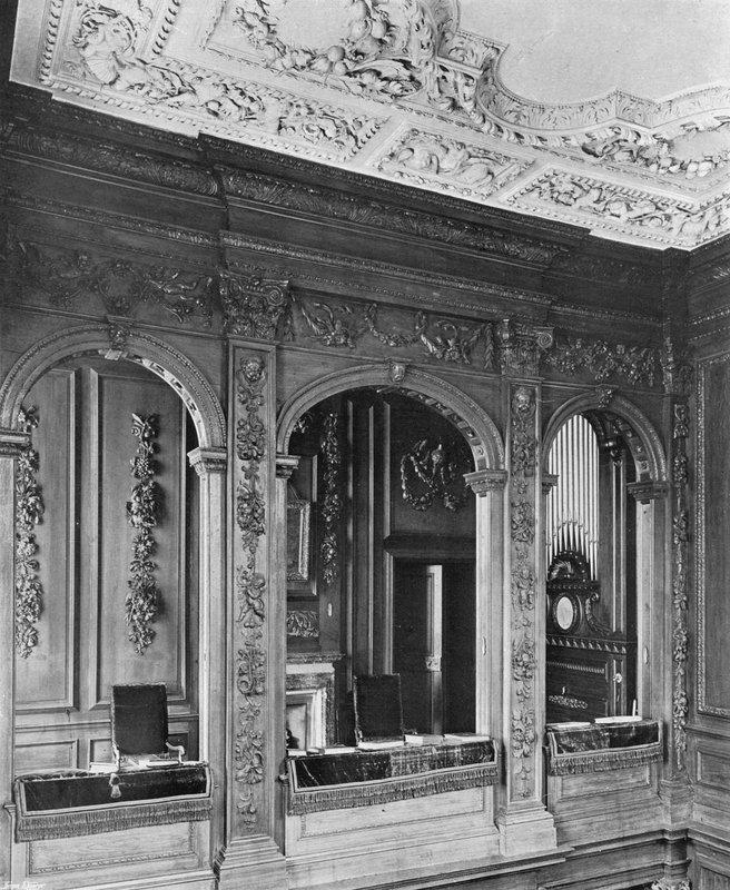 Os Arcos e Esculturas da Galeria da Capela de Charles Latham