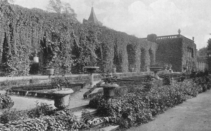 The Box Garden Terrace (foto a p/b) de Charles Latham