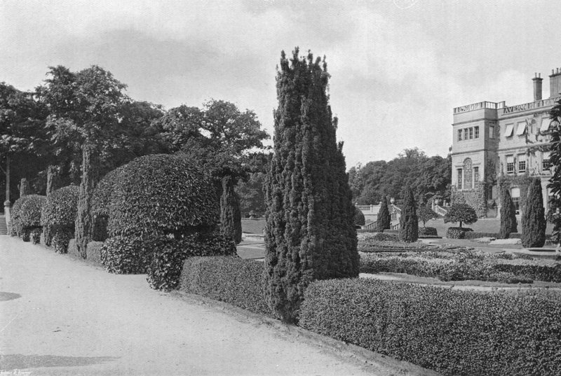 The Central Walk de Charles Latham