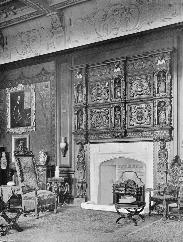 A peça de chaminé na sala de desenho de Charles Latham