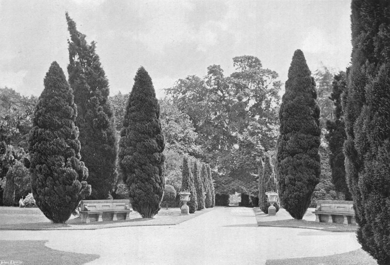 As Crossways, South Garden de Charles Latham
