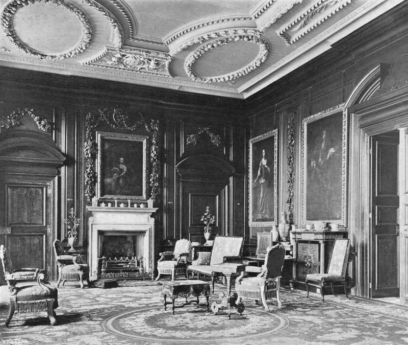 O extremo leste da sala de desenho de Charles Latham