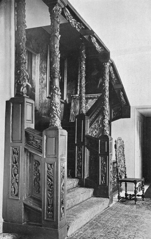 O pé da escada de Charles Latham