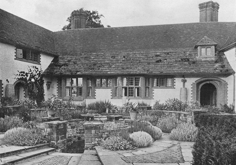 O jardim tribunal de Charles Latham