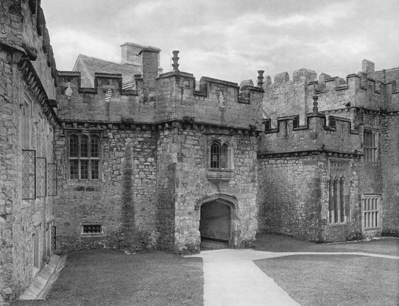 O Hall Porch no pátio de Charles Latham