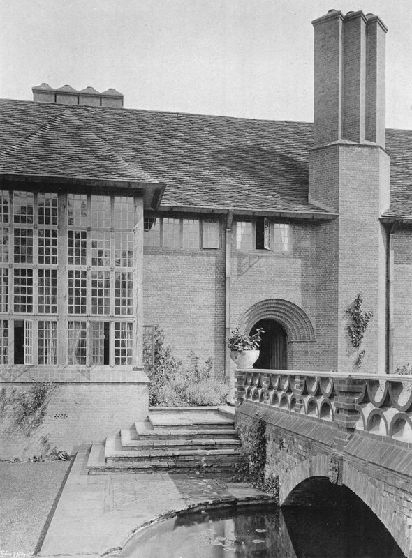 A Janela do Salão, o Grande Oriel e a Piscina Circular de Charles Latham