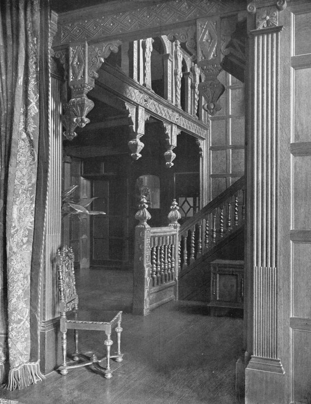 O Hall e a Escadaria de Charles Latham