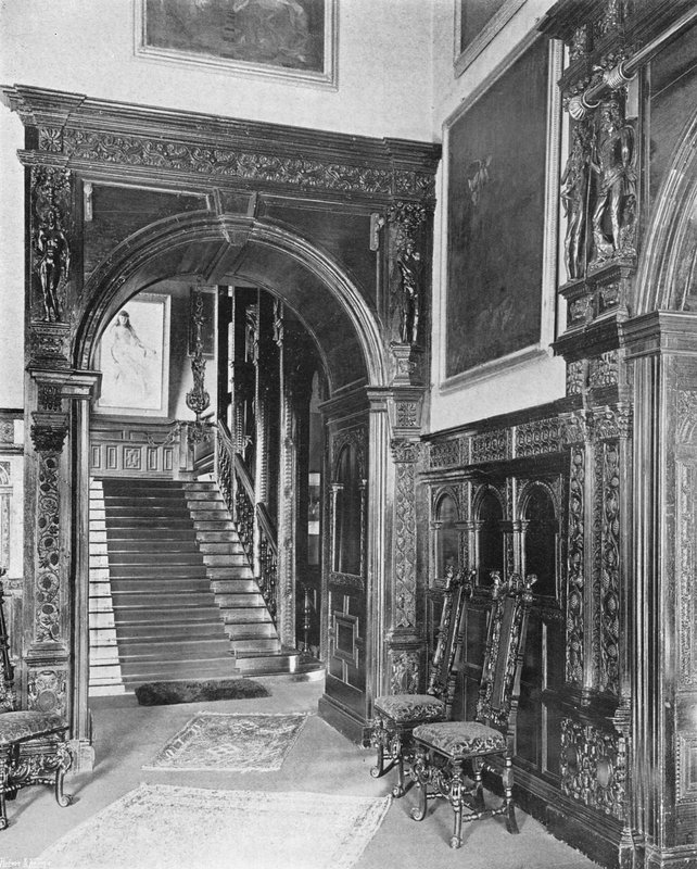 O Hall e a Escadaria de Charles Latham