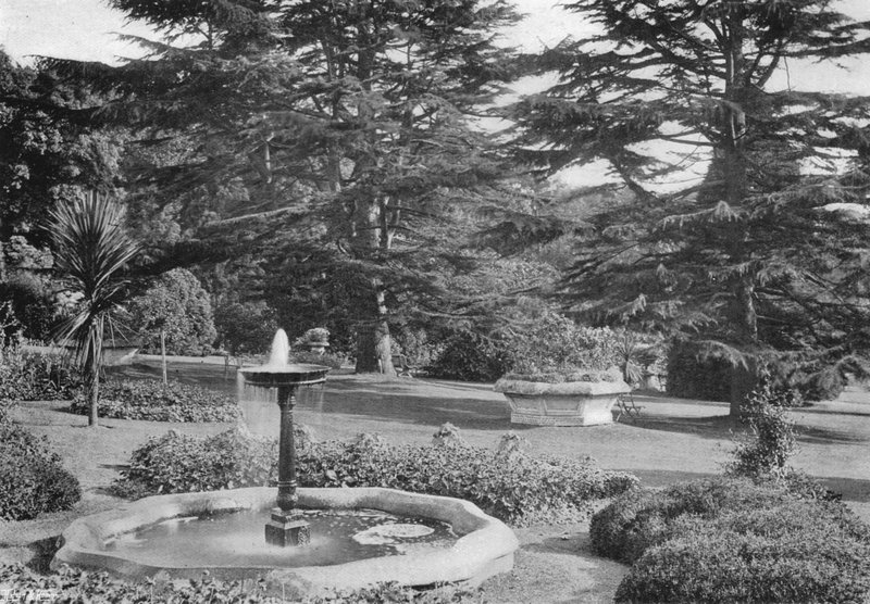 O gramado e suas adições de Charles Latham