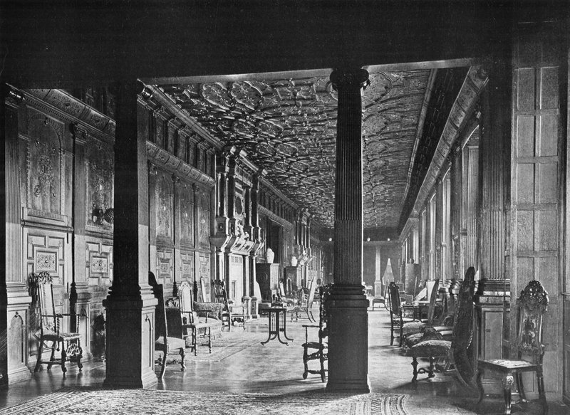 A Long Gallery, olhando para o leste de Charles Latham