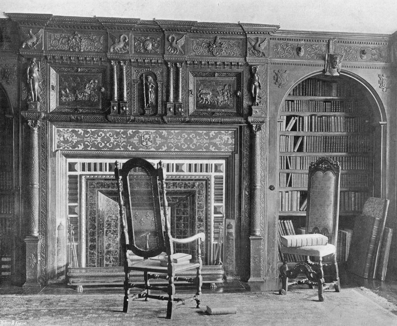 O extremo norte da biblioteca de Charles Latham