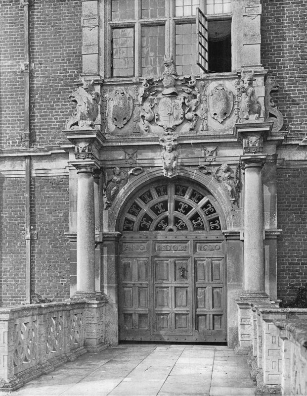 O Portal Exterior, Blickling Hall de Charles Latham