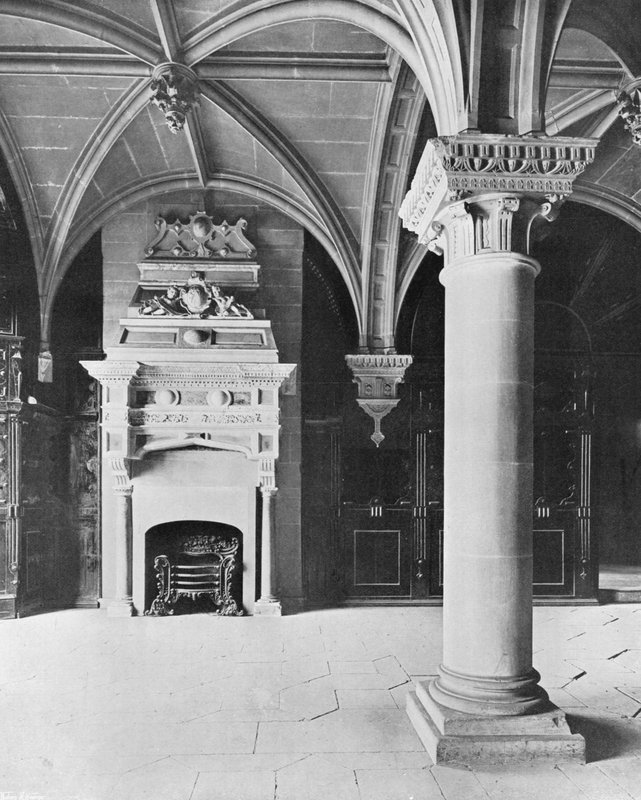 O quarto da coluna de Charles Latham