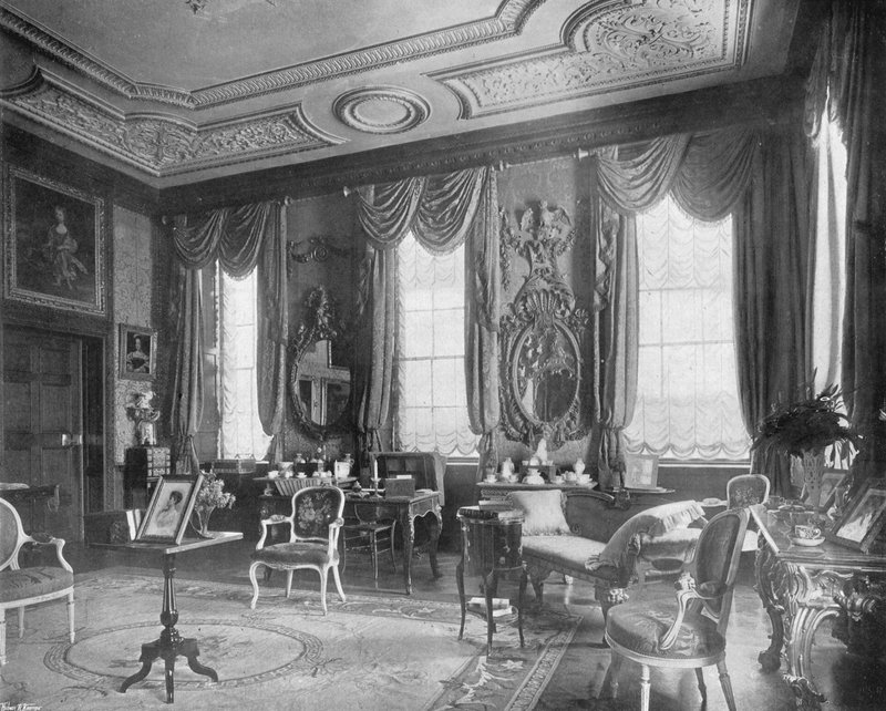 A sala de desenho quadrada de Charles Latham