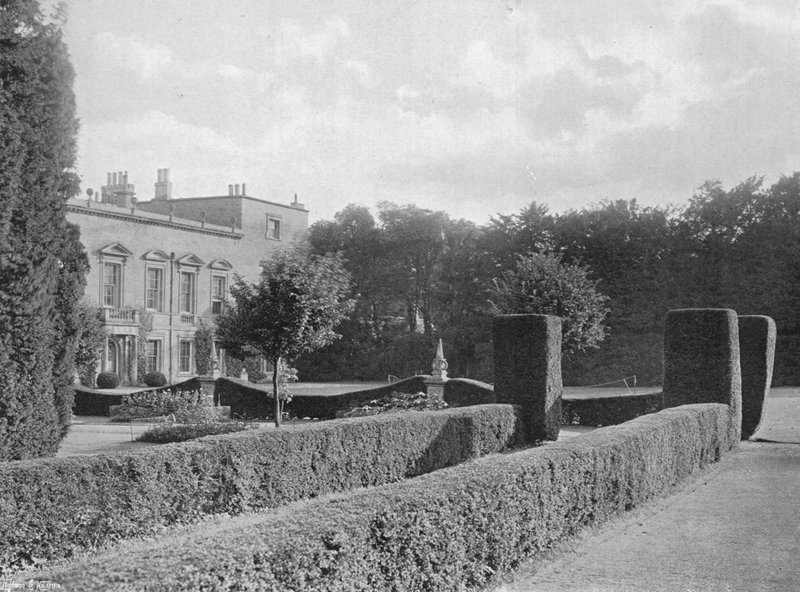 The West Front de Charles Latham