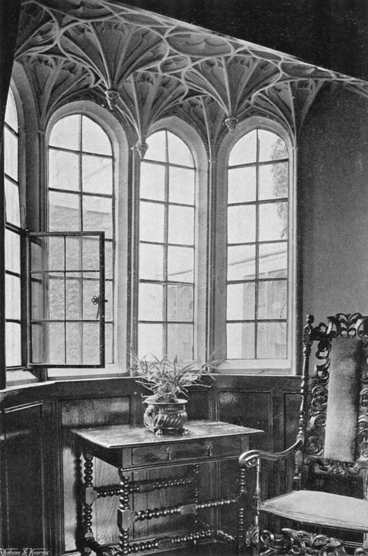 Janela na biblioteca de Charles Latham