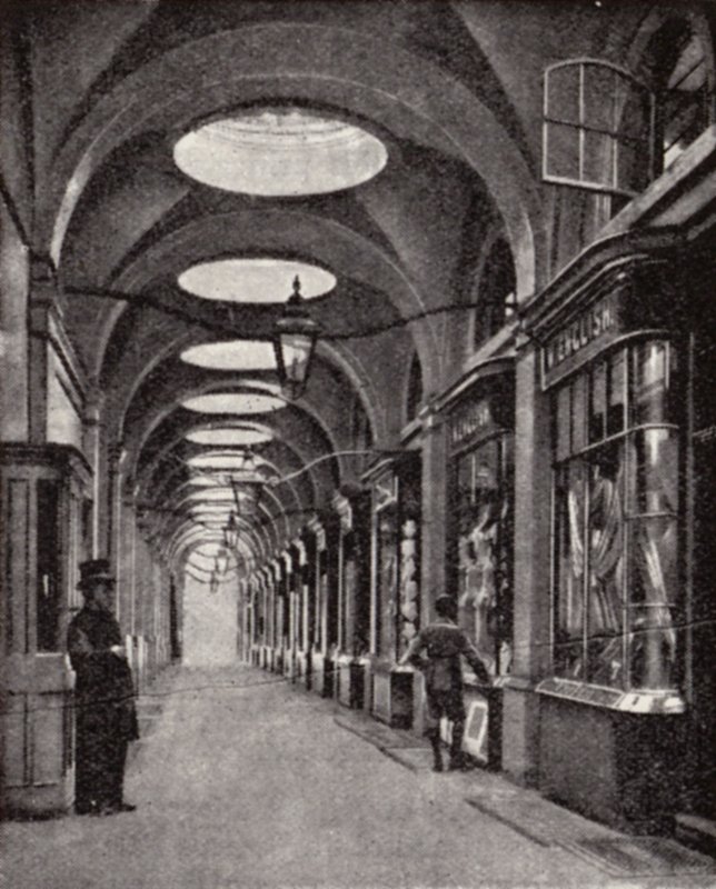 Royal Opera Arcade, Pall Mall, Londres (foto a p/b) de Donald McLeish
