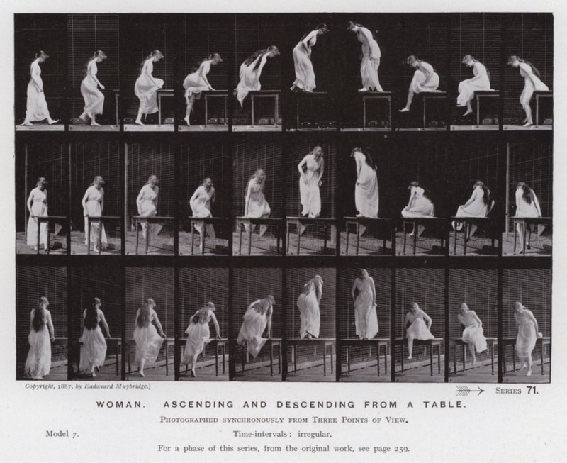 A Figura Humana em Movimento: Mulher, ascendente e descendente a partir de uma mesa (foto a p/b) de Eadweard Muybridge