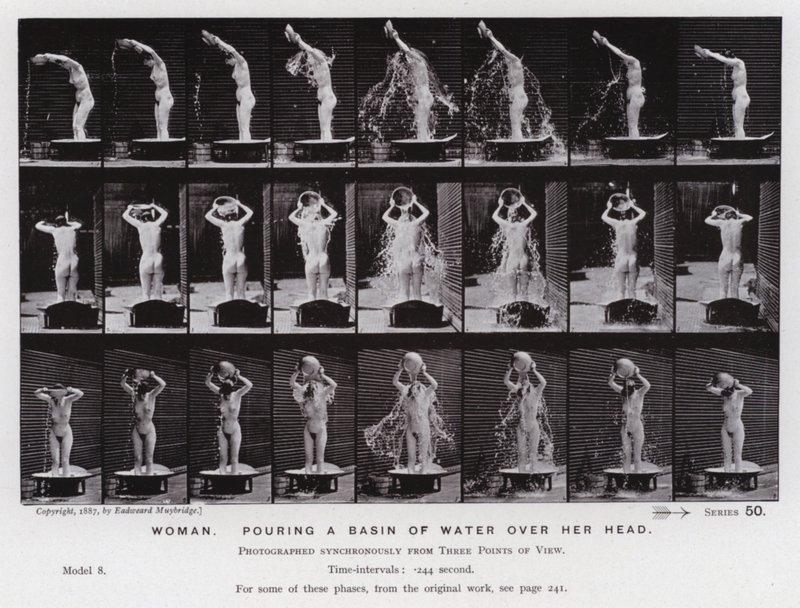 A Figura Humana em Movimento: Mulher, porando uma bacia de água sobre sua cabeça (foto a p/b) de Eadweard Muybridge