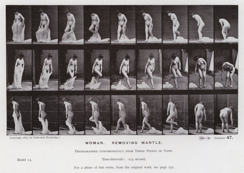 A Figura Humana em Movimento: Mulher, removendo o manto (foto a p/b) de Eadweard Muybridge