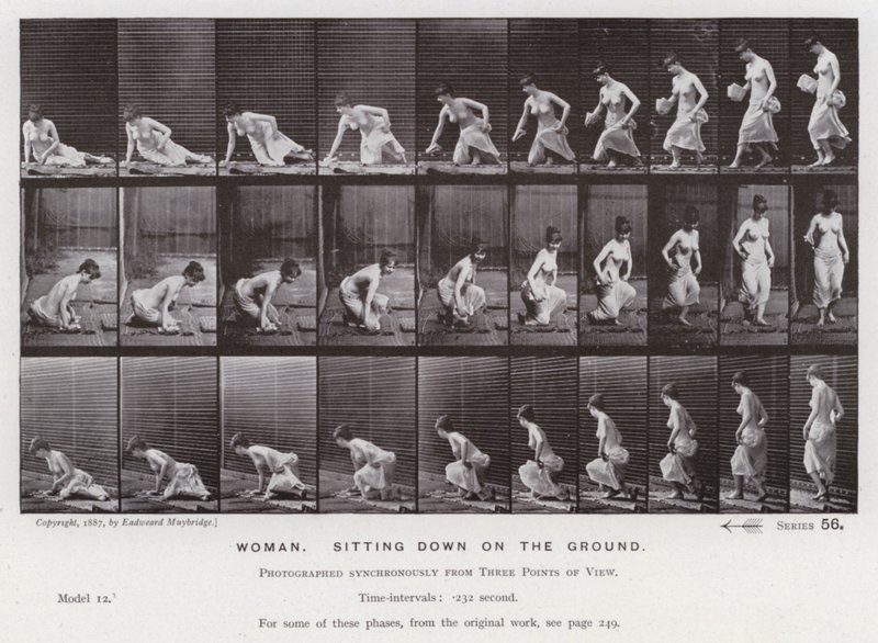 A Figura Humana em Movimento: Mulher, sentada no chão (foto a p/b) de Eadweard Muybridge