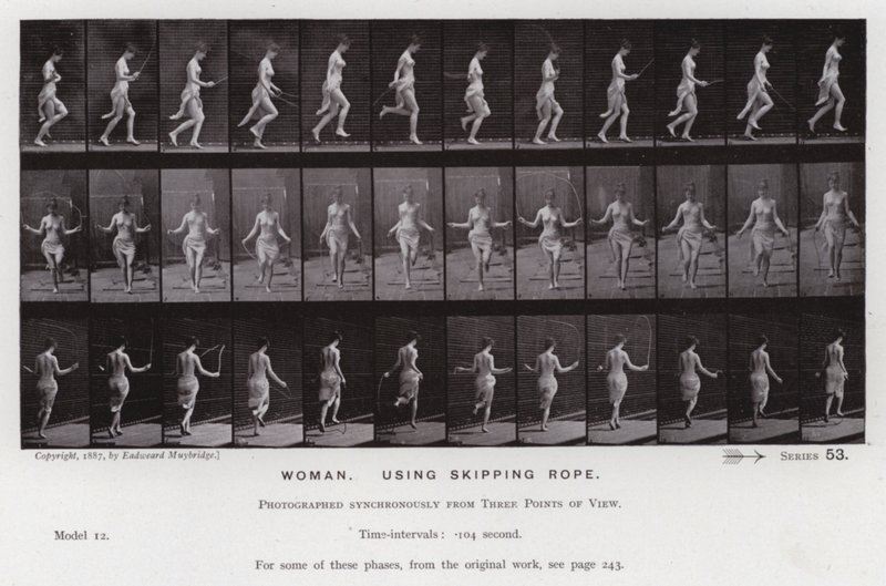 A Figura Humana em Movimento: Mulher, usando corda de saltar (foto a p/b) de Eadweard Muybridge
