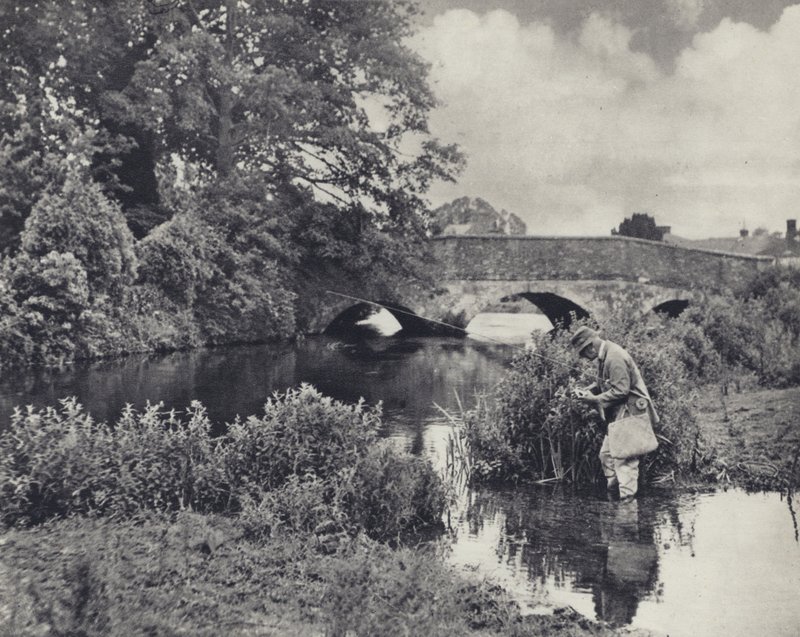 Acima da ponte da cidade, Stockbridge (fotografia a preto e branco) de Edward Alfred Barton