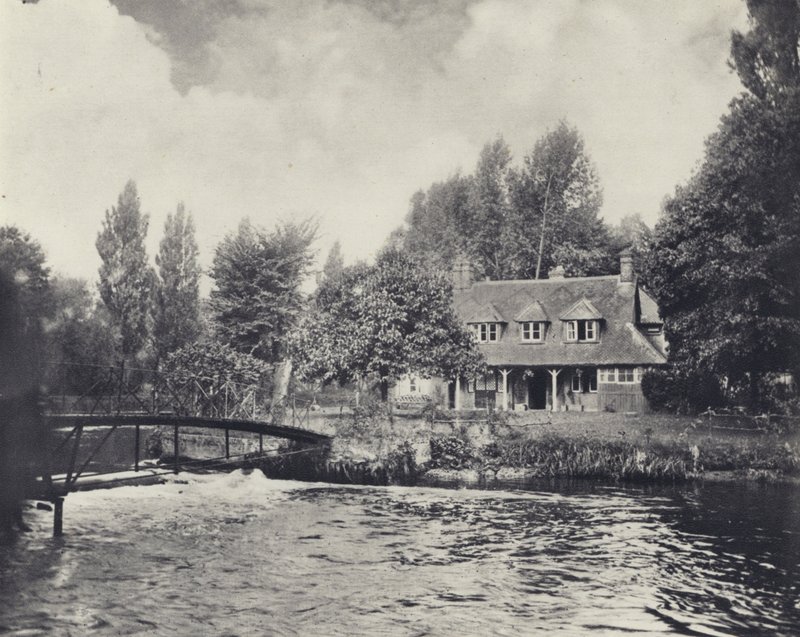 Thorney Weir Fishery House (fotografia a preto e branco) de Edward Alfred Barton