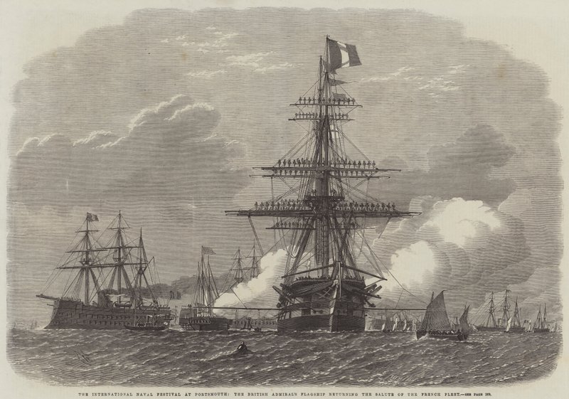 O festival naval internacional em Portsmouth, a capitânia do almirante britânico que retorna a saudação da frota francesa de Edwin Weedon