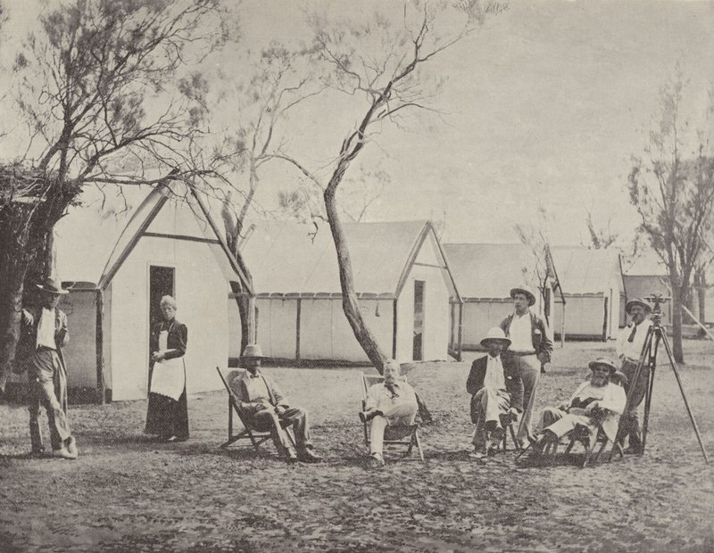 Um campo de mineração em Hannans, Austrália Ocidental de English Photographer