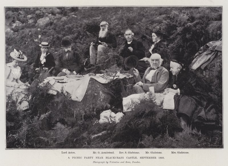 Uma festa de piquenique perto do Castelo Blackcraig, em setembro de 1893 de English Photographer
