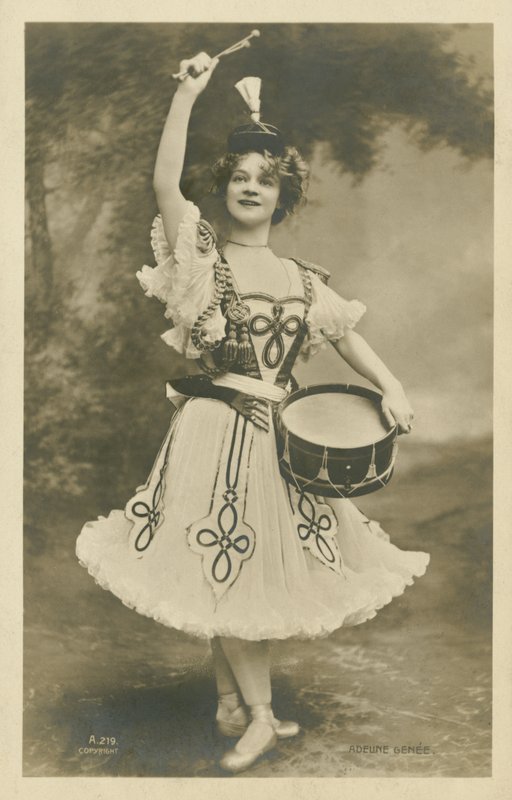 Adeline Genee, dançarina de ballet dinamarquesa (foto a p/b) de English Photographer