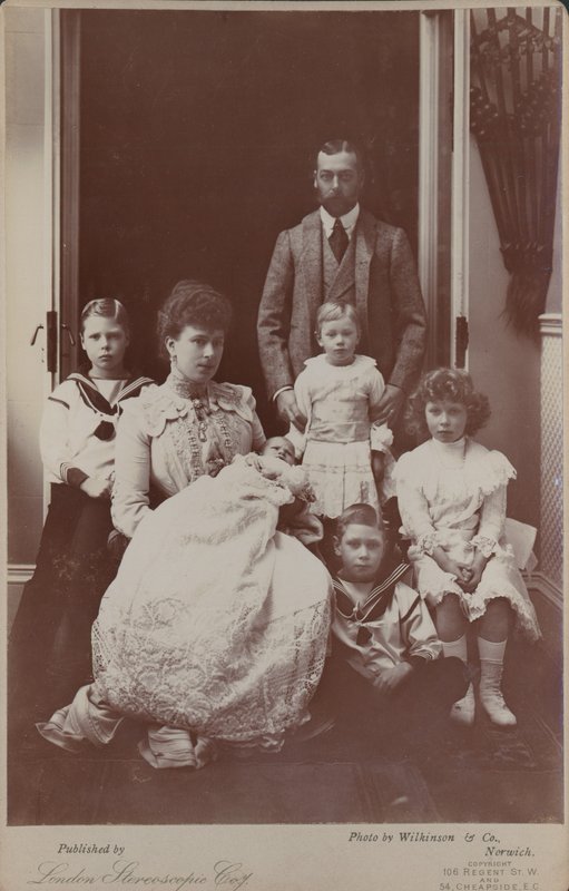 Albert Edward e Princesa Alexandra com sua família de English Photographer