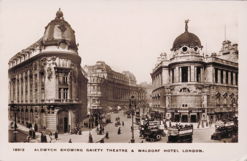 Aldwych, Londres, Gaiety Theatre, Waldorf Hotel (fotografia a preto e branco) de English Photographer