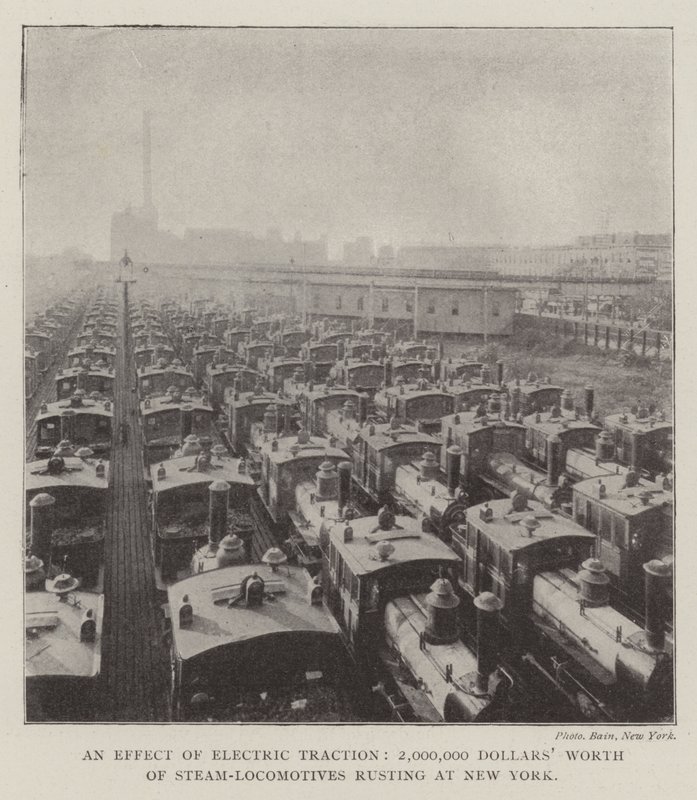 Um efeito da tração elétrica, 2.000.000 dólares em locomotivas a vapor enferrujando em Nova York de English Photographer