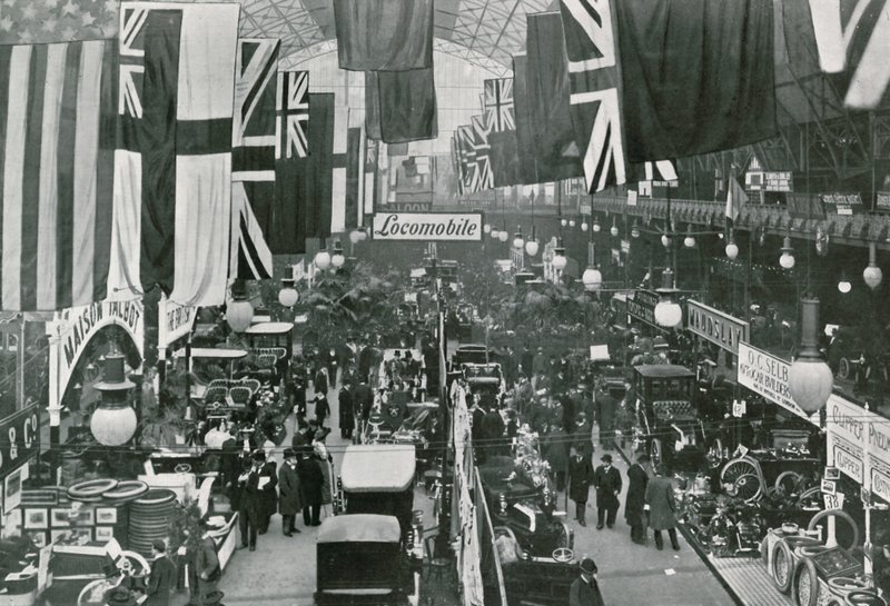 Exposição de automóveis no salão agrícola de English Photographer