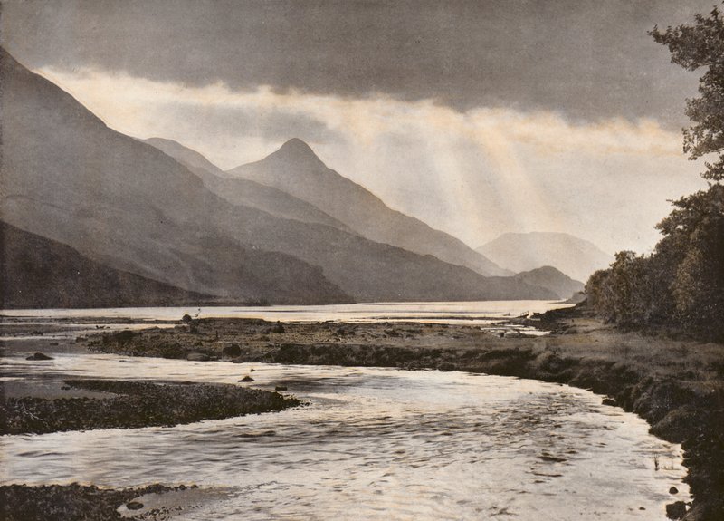 Tempestade sobre o Pap de Glencoe (foto colorida) de English Photographer