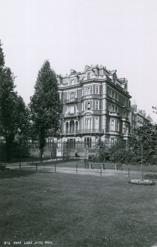 Brook House, Park Lane de English Photographer