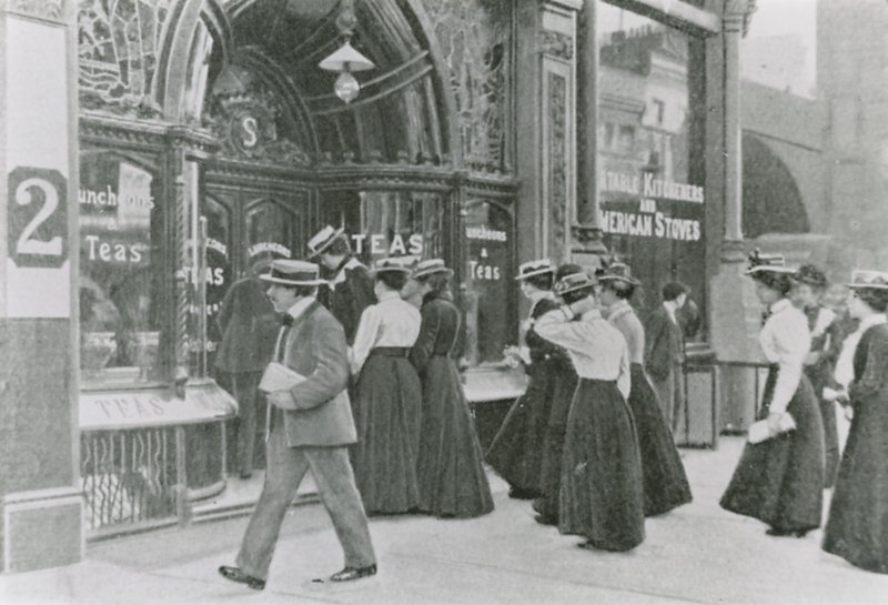 Festa do Jardim do Palácio de Buckingham, 1911 de English Photographer