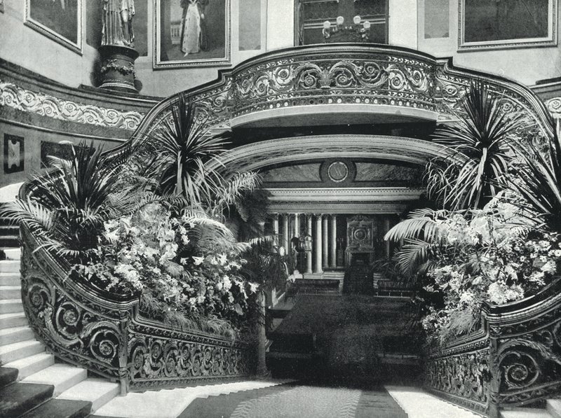 Palácio de Buckingham, a Grande Escadaria (foto a p/b) de English Photographer
