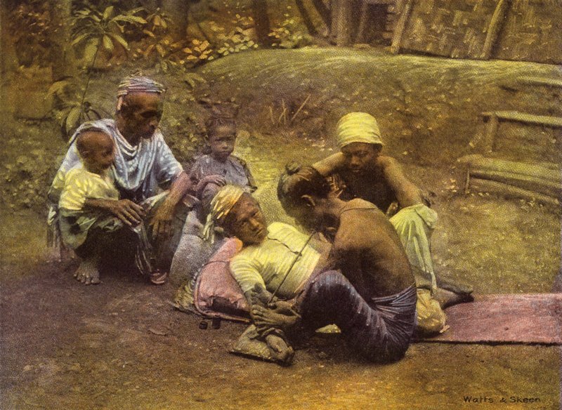 Birmânia / Myanmar: Tatuagem (fotografia a cores) de English Photographer