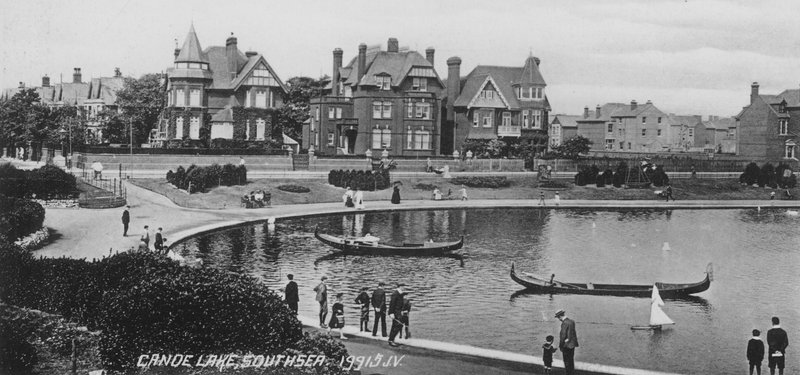 Canoe Lake, Southsea (foto a p/b) de English Photographer