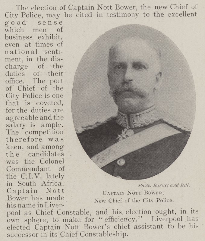Capitão Nott Bower, novo chefe da polícia municipal de English Photographer