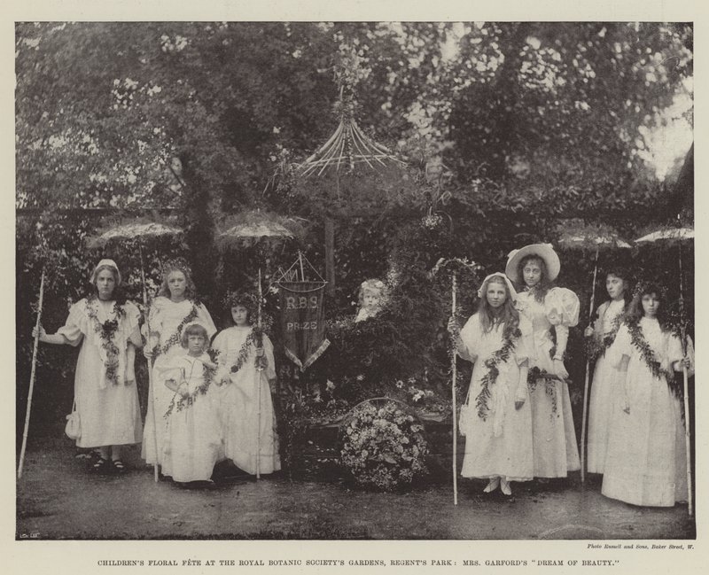 Festa Floral para Crianças no Royal Botanic Societys Gardens, Regents Park, Sra. Garfords Dream of Beauty de English Photographer